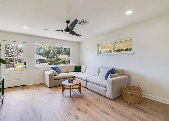 Location W/king Bed & Coffee Bar